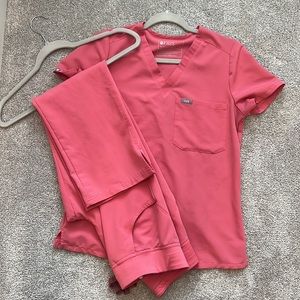 Figs Scrubs XSMALL TOP, XSMALL PETITE PANTS